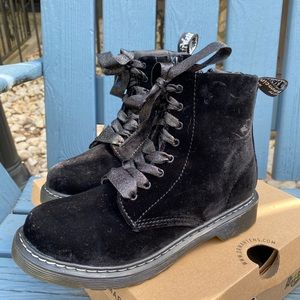Dr. Marten’s Pascal J Black Velvet Youth US 3 Euro 34